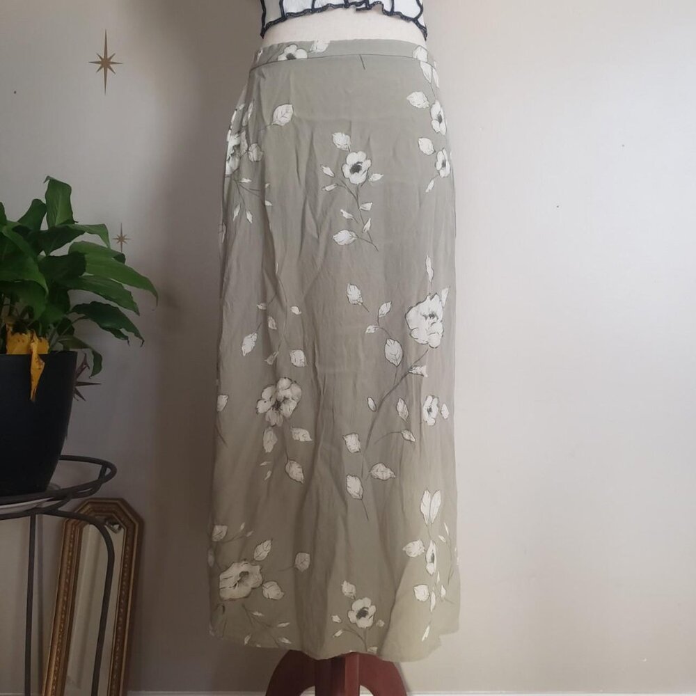 Vtg Village 12 Petite Green Floral Midi Skirt, Dainty and Flowy